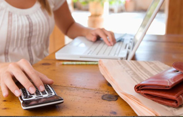 Person with Laptop+Calculator